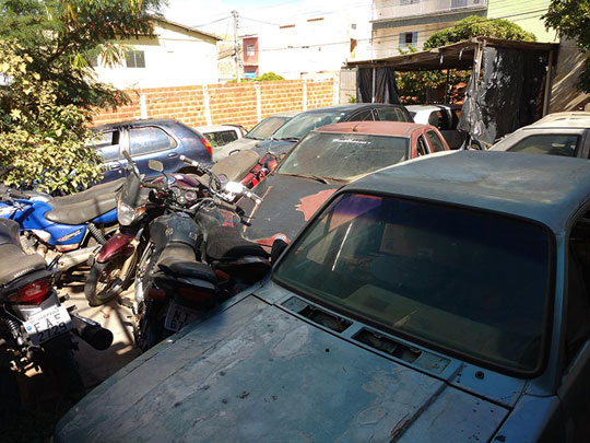 Aracatu: Falta de perícia deixa delegacia lotada de veículos apreendidos