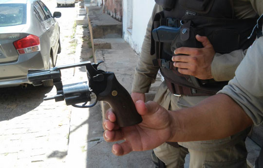 Polícia apreende arma que pode ter sido utilizada em assaltos em Brumado