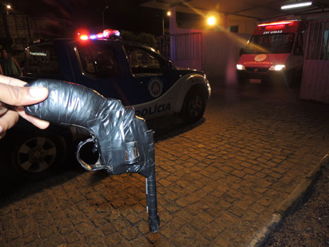 Brumado: Menor com arma de brinquedo assalta mercadinho de policial e acaba baleado