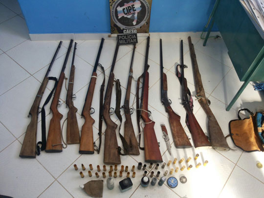 Polícia apreende arsenal de caça em Tanhaçu