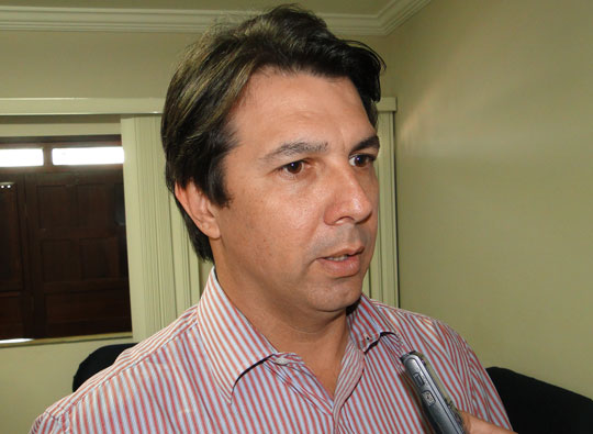 Deputado Arthur Maia se recusa a falar de gasto com viagem de R$ 395 mil