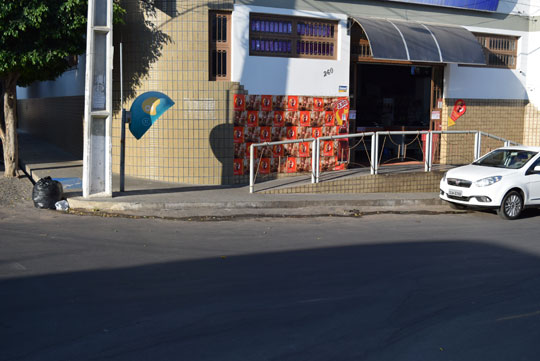 Bandido agride dois funcionários durante assalto a supermercado em Brumado