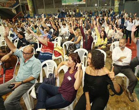 Bancários decidem entrar em greve na terça (30)