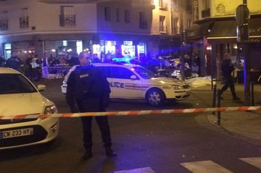 Paris confirma 35 mortos e 100 reféns após ataques
