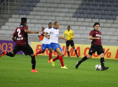 Atlético-PR e Bahia empatam sem gols em Curitiba