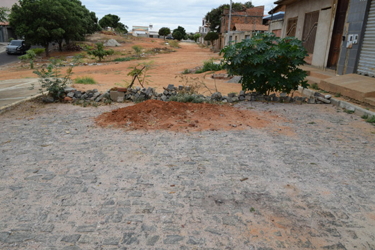 Brumado: Avenida com obra inacabada está interditada há quatro anos