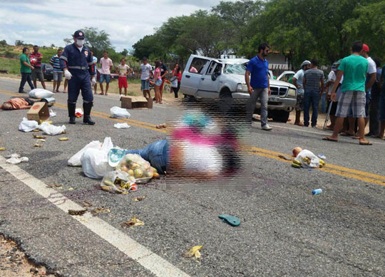 Tanhaçu: Três pessoas morrem e várias ficam feridas após caminhonete estourar pneu na BA-142