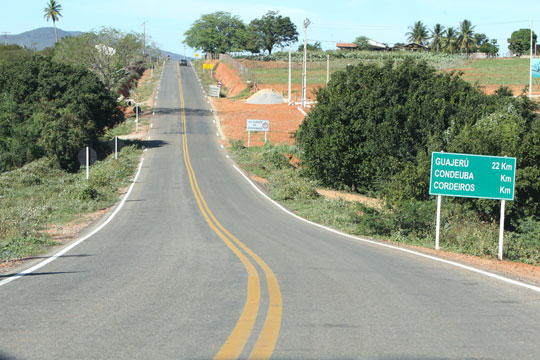 Governo da Bahia entrega rodovia recuperada em Guajeru