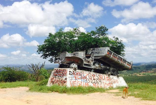 BA-262: Monumento da 2ª Guerra Mundial é depredado na Serra dos Pombos