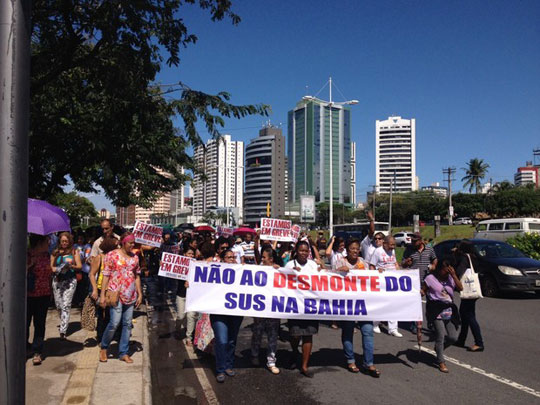 Servidores de saúde da Bahia mantêm greve