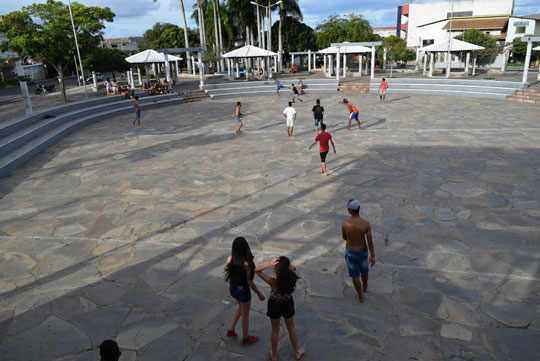 Jovens adotam baleado como opção de esporte e lazer em Brumado