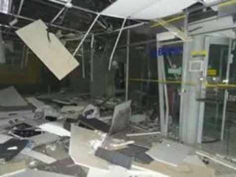 Brejões: Grupo explode dois caixas eletrônicos e agência fica parcialmente destruída