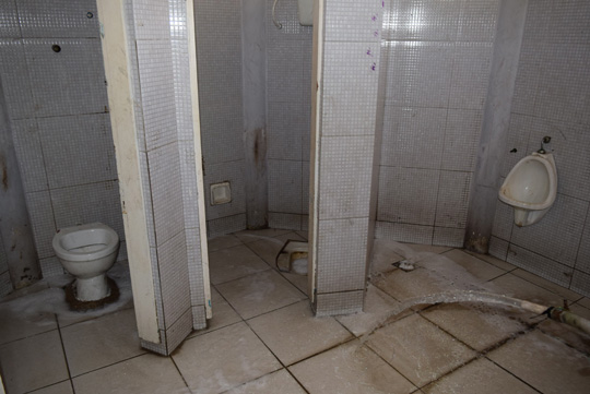 Banheiros públicos são depredados e permanecem fechados em Brumado