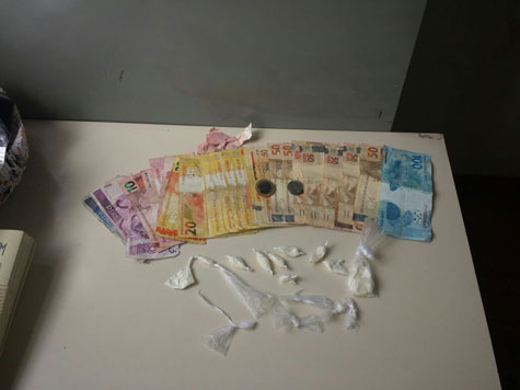 Barra da Estiva: Homem é preso com papelotes de cocaína