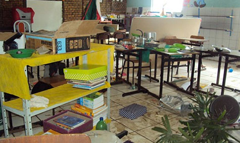 Barra do Choça: Alunos destroem escola na zona rural com golpes de marreta