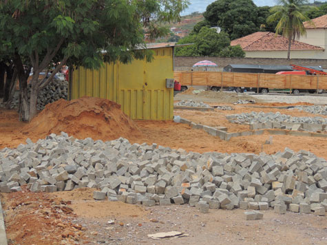 Brumado: Prefeitura irá derrubar barraca que atrapalha obras de estacionamento