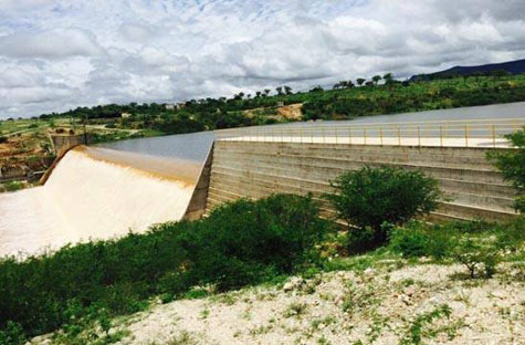 Brumado: Volume de água aumenta no Rio das Contas e faz Barragem de Cristalândia sangrar