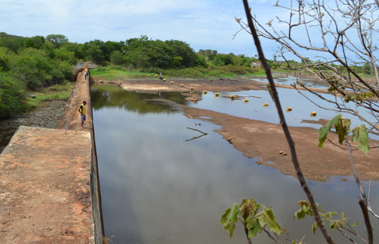 Seca faz municípios do sertão baiano entrarem em rota de colisão pela água da Barragem do Truvisco