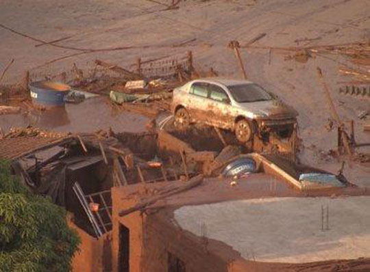 Engenheiro diz que alertou Samarco sobre risco de rompimento de barragem