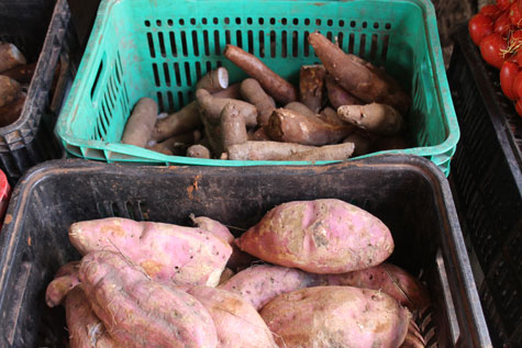 Brumado: Amendoim, milho verde, aipim e batata doce são as iguarias mais procuradas na feira livre