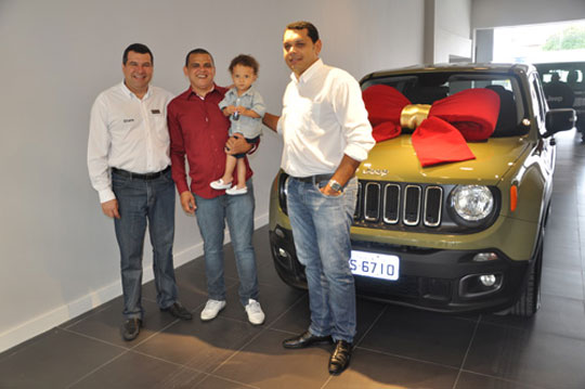 Menino de 1 ano ganha carro em promoção de shopping em Vitória da Conquista