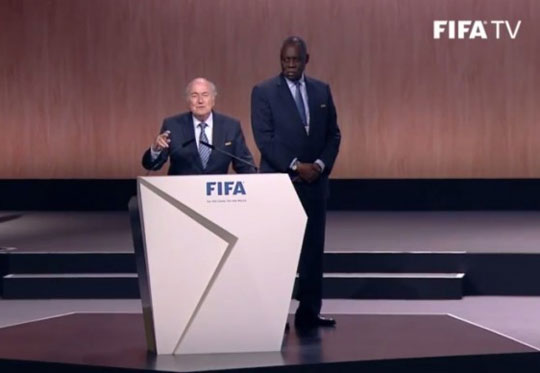 Fifa: Blatter é reeleito após desistência de jordaniano