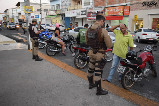 Polícia militar mantém padrão de blitz como medida preventiva de segurança em Brumado