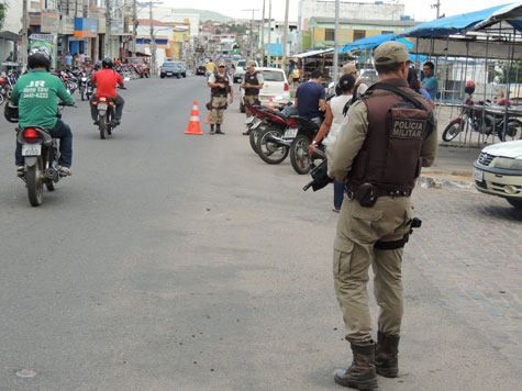 Brumado: Com blitz polícia tenta chegar a assaltantes