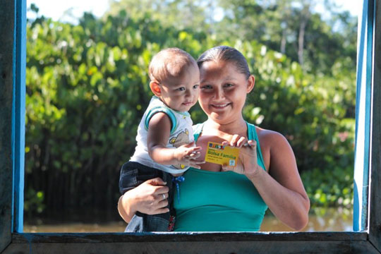 Bolsa Família vai complementar a renda de 14 milhões de famílias neste mês