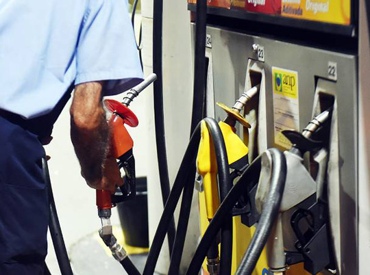 Governo avalia aumentar impostos sobre combustíveis