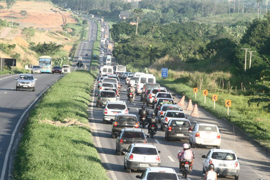 Quadrilha assalta van com pacientes que seguiam de Livramento de Nossa Senhora para Salvador