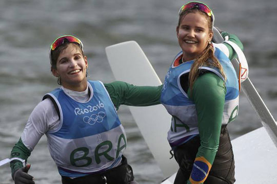 Dupla brasileira conquista medalha de ouro na vela