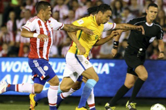 Brasil empata no final contra o Paraguai e cai para 6º nas Eliminatórias da Copa 2018