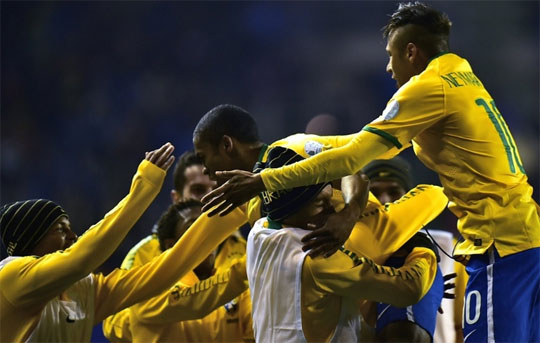 Brasil marca no fim e vence o Peru na estreia da Copa América