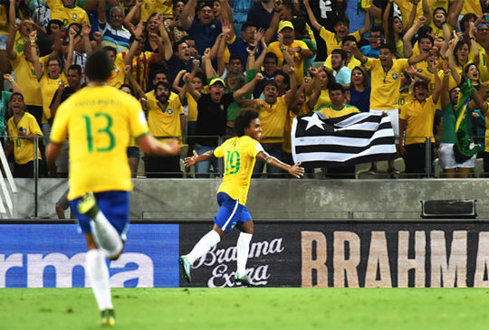Brasil vence Venezuela na Arena Castelão