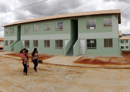 Rui Costa entrega chaves de unidades habitacionais a mais de 300 famílias de Brumado