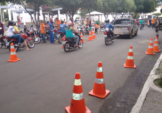 Durante blitz, Detran avalia que maioria dos condutores de moto de Brumado não possui habilitação