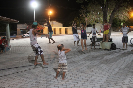 Jovens brumadenses estão aderindo ao Slackline