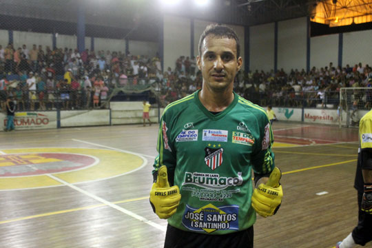 Brumado: Goleiro Adriano pendura as luvas e se despede do futsal