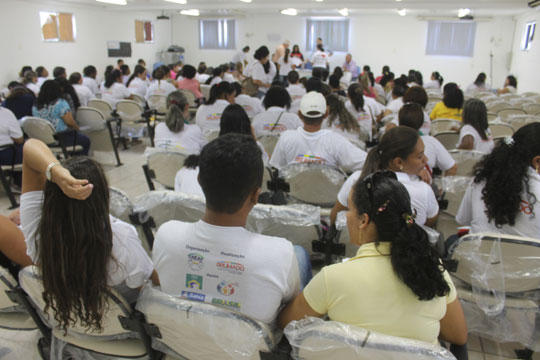 Brumado: Prefeito faz entrega do termo de posse aos agentes de saúde e endemias