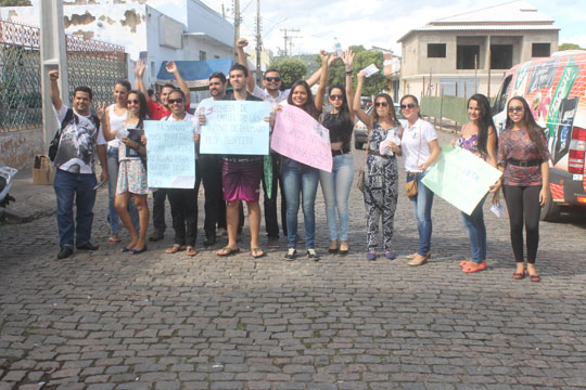 Acadêmicos de Direito movem representação contra o valor do gás de cozinha em Brumado