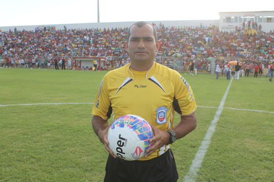 Árbitro brumadense é aprovado para atuar no futebol profissional da Bahia