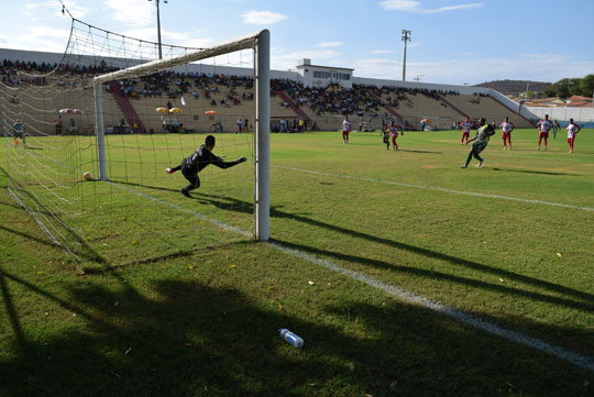 Brumado vence Caetité de virada e pega Itapetinga na próxima fase do intermunicipal de futebol