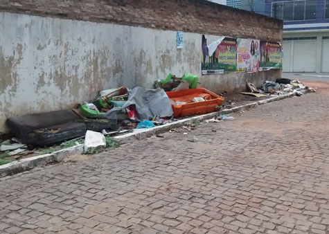 Brumado: Calçada do Derba vira depósito de lixo