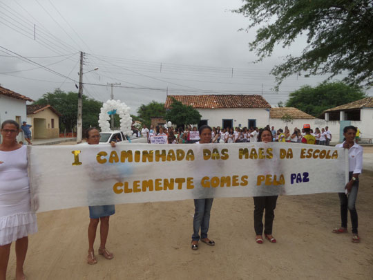 Brumado: Escola Clemente Gomes faz homenagem as mães