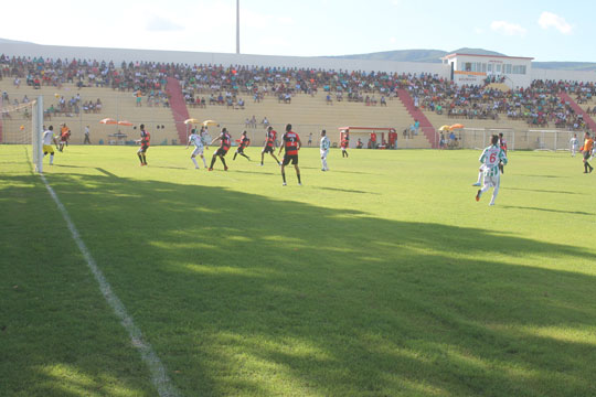 Quatro jogos e muitos gols movimentaram o campeonato brumadense de futebol no final de semana