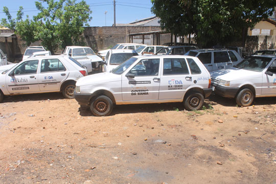 Cemitério de carros, invasão e roubo de pneus na sede do antigo Derba de Brumado