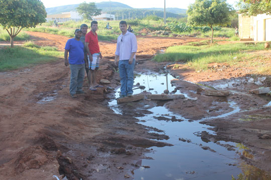 Castilho Viana cobra medidas emergenciais para Rua Padre Cícero em Brumado