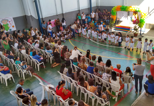 Centro Educacional Monteiro Lobato faz homenagem às vovós de Brumado