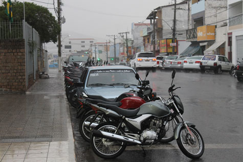 Chuva e muito vento em Brumado